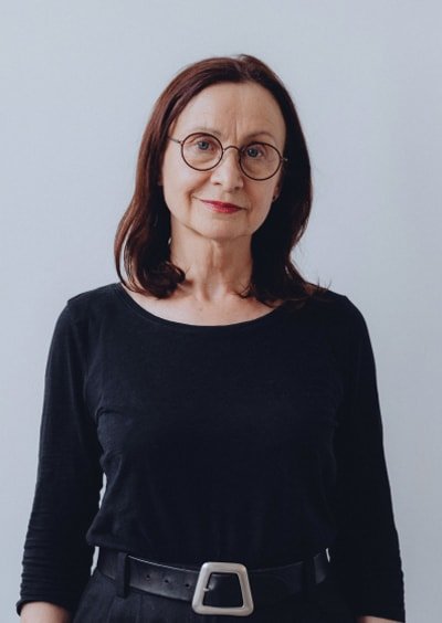 Laura V.